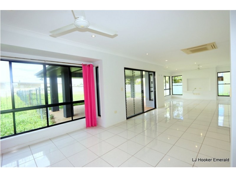 16 Rogers Street, Emerald QLD 4720