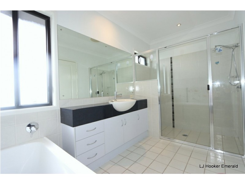 16 Rogers Street, Emerald QLD 4720