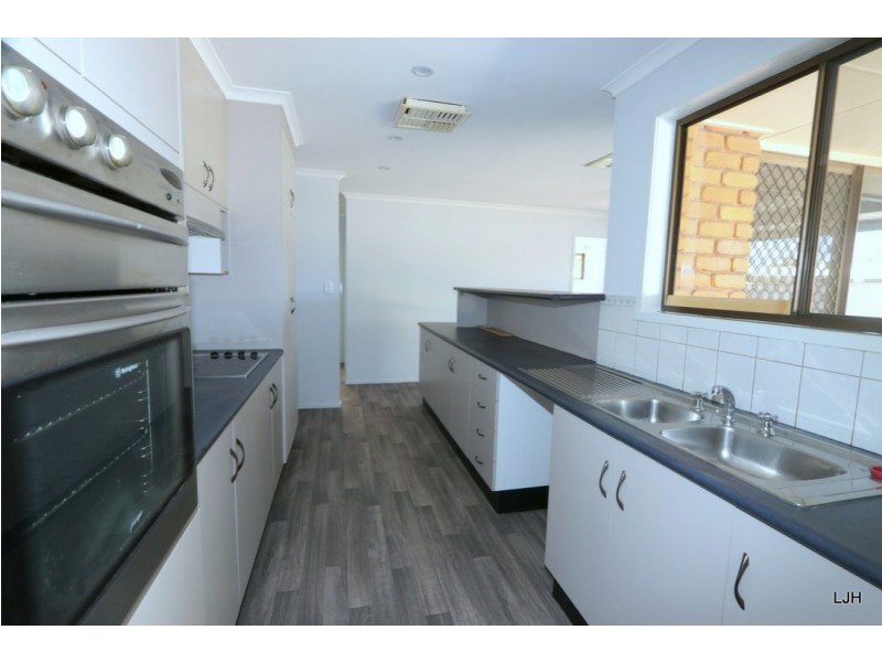 5 Eubar Place, Emerald QLD 4720