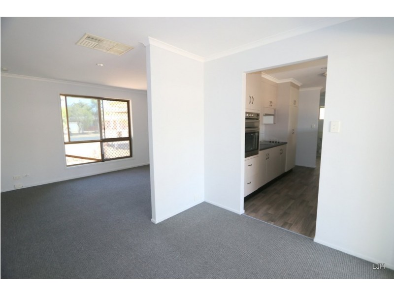 5 Eubar Place, Emerald QLD 4720