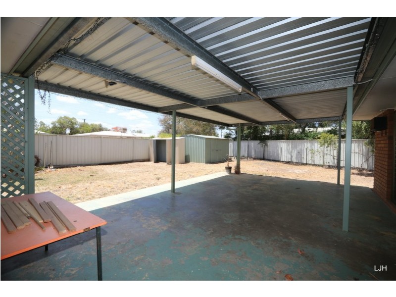 5 Eubar Place, Emerald QLD 4720