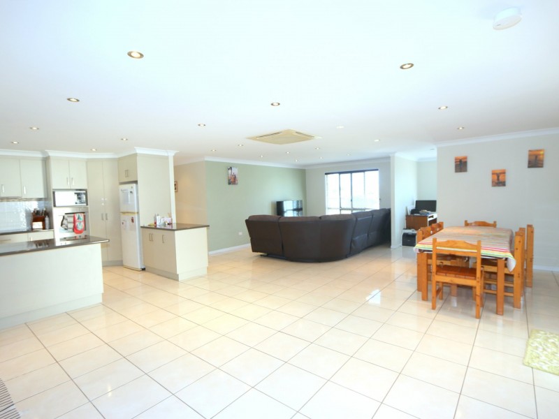 5 Mooney Crescent, Emerald QLD 4720