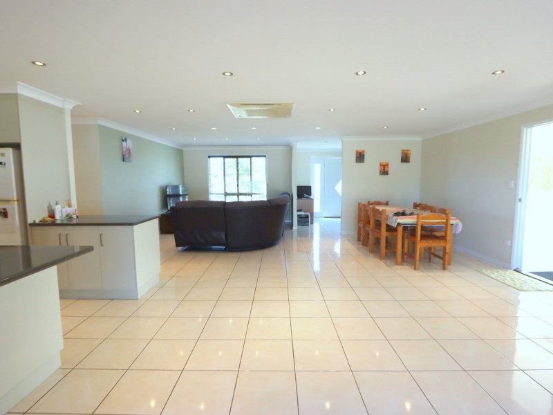 5 Mooney Crescent, Emerald QLD 4720