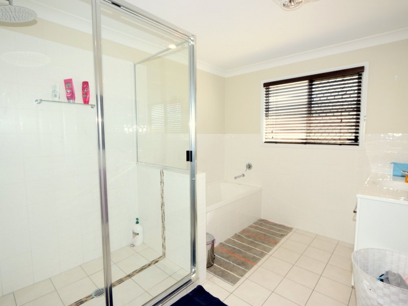 5 Mooney Crescent, Emerald QLD 4720