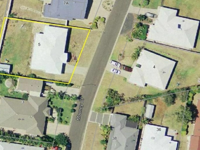 5 Mooney Crescent, Emerald QLD 4720