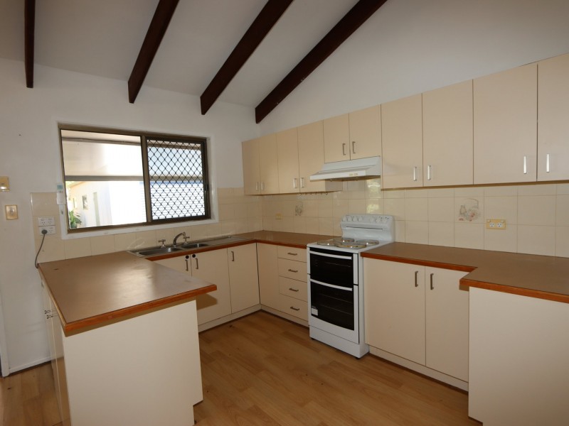 22 Staal Crescent, Emerald QLD 4720