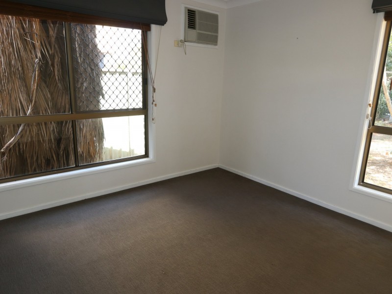 22 Staal Crescent, Emerald QLD 4720