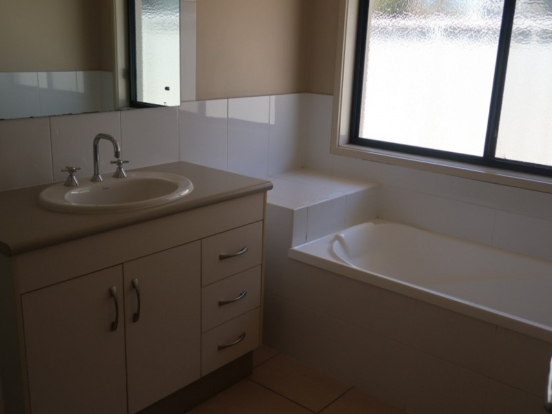 43 Mayfair Drive, Emerald QLD 4720