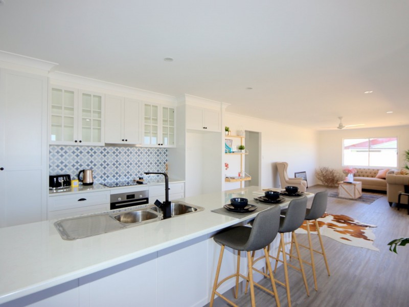 4 Costello Court, Emerald QLD 4720