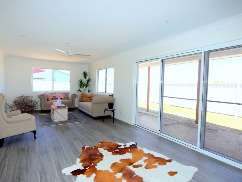 4 Costello Court, Emerald QLD 4720