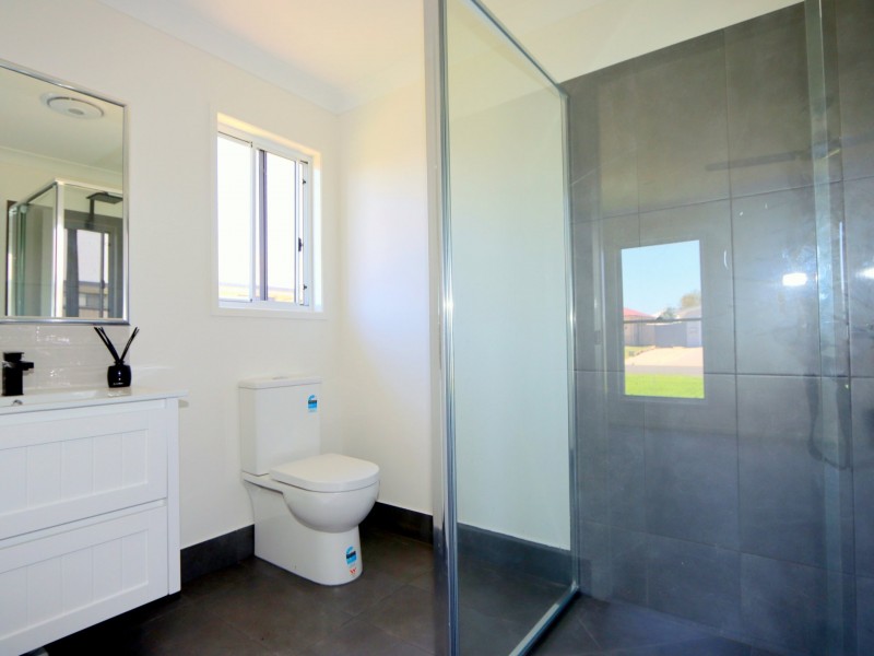 4 Costello Court, Emerald QLD 4720