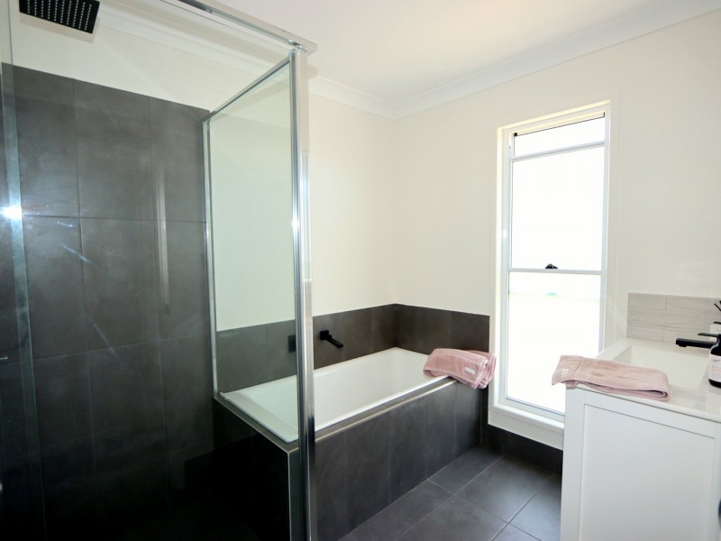 4 Costello Court, Emerald QLD 4720