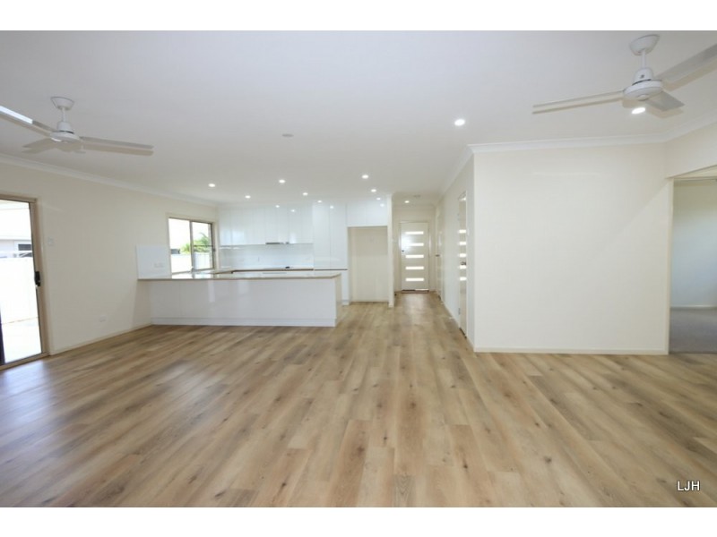 58 Canterbury Road, Emerald QLD 4720