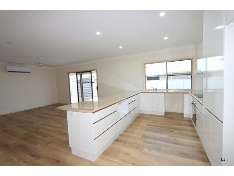 58 Canterbury Road, Emerald QLD 4720