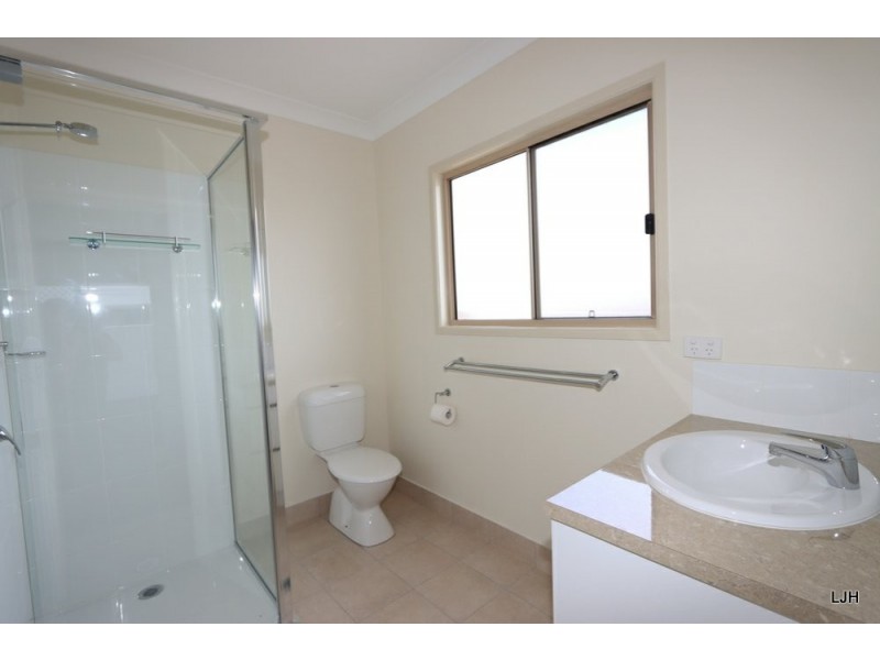 58 Canterbury Road, Emerald QLD 4720