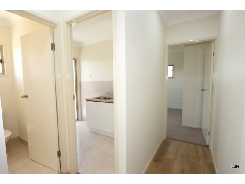 58 Canterbury Road, Emerald QLD 4720