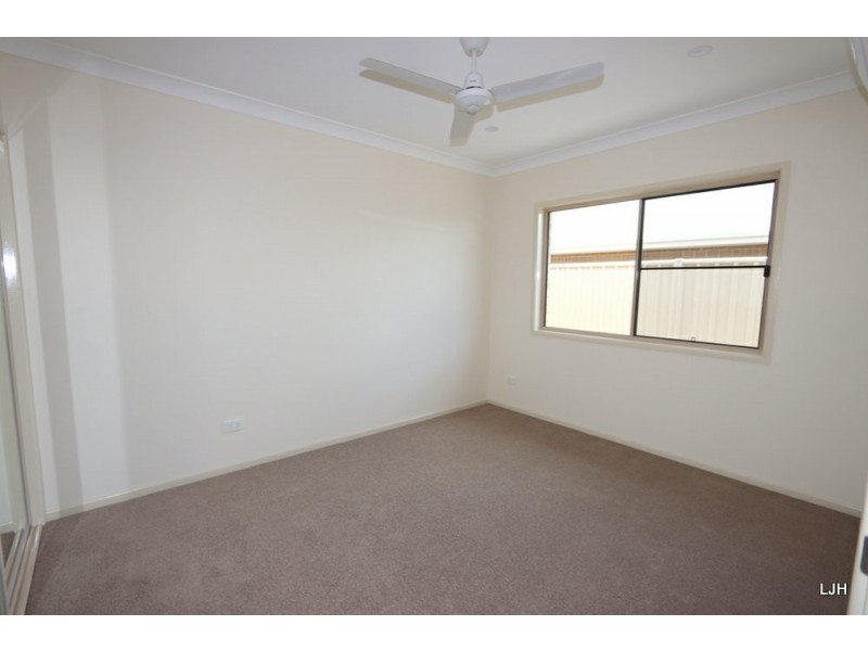 58 Canterbury Road, Emerald QLD 4720