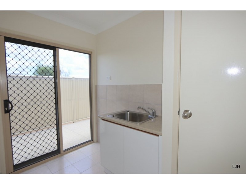 58 Canterbury Road, Emerald QLD 4720