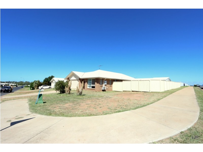 2 Lakeside Drive, Emerald QLD 4720