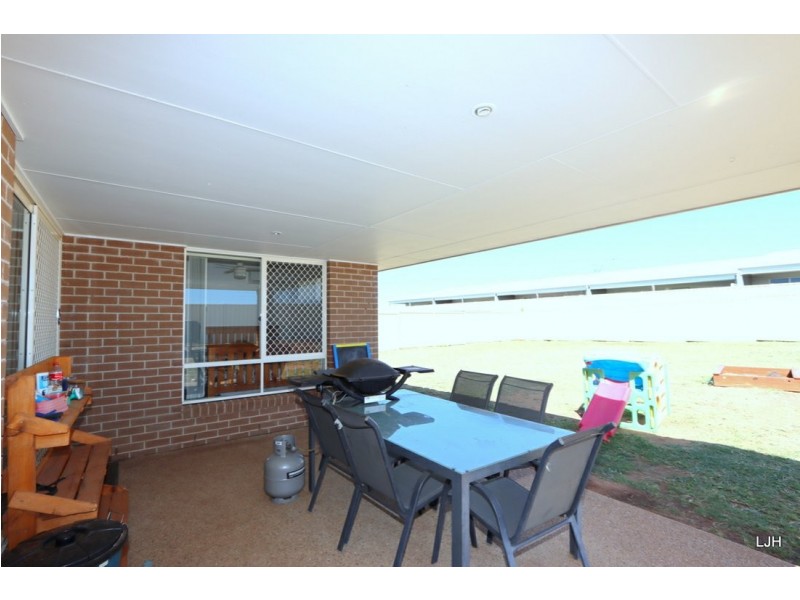 2 Lakeside Drive, Emerald QLD 4720