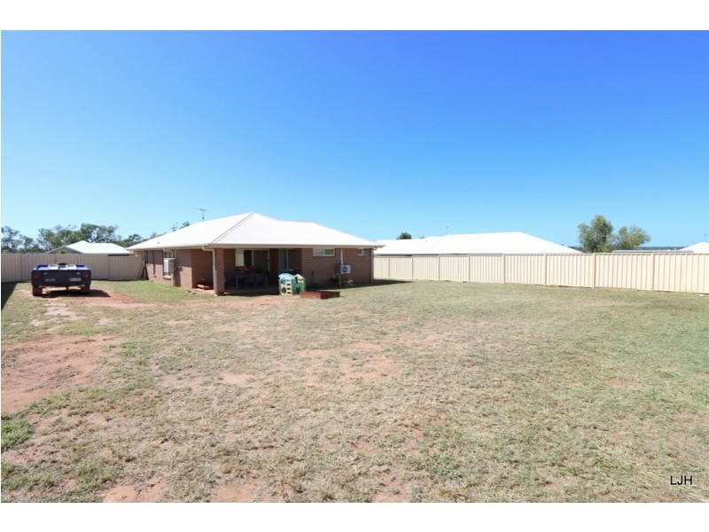 2 Lakeside Drive, Emerald QLD 4720