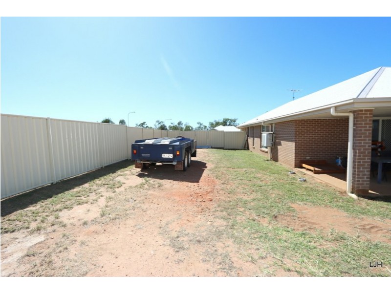 2 Lakeside Drive, Emerald QLD 4720