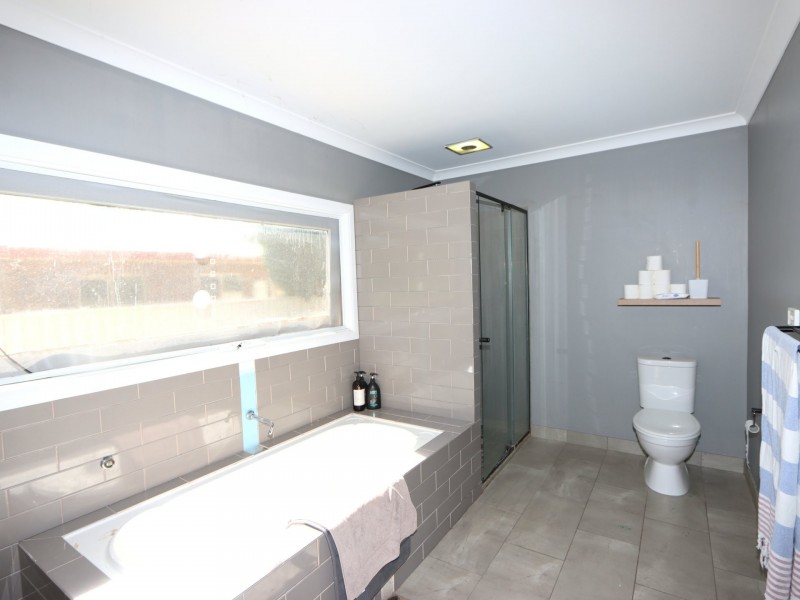 99 Ruby Street, Emerald QLD 4720