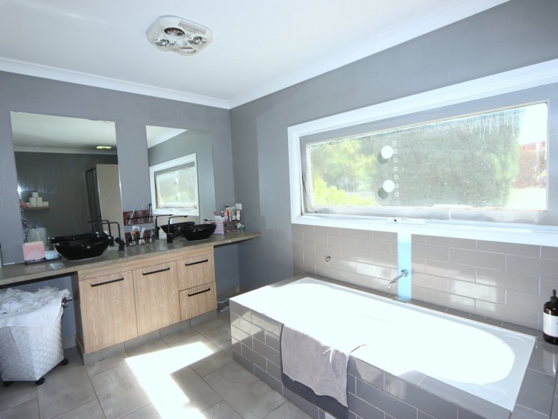 99 Ruby Street, Emerald QLD 4720