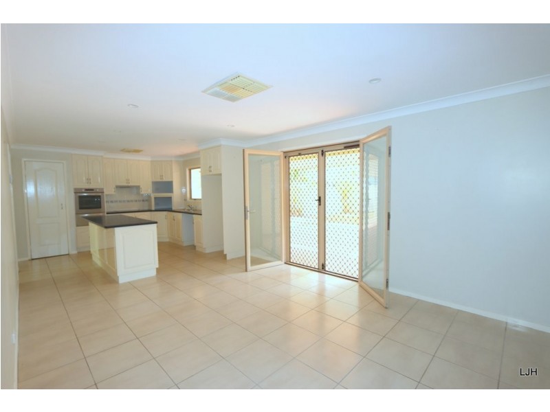 10 Peggy Court, Emerald QLD 4720