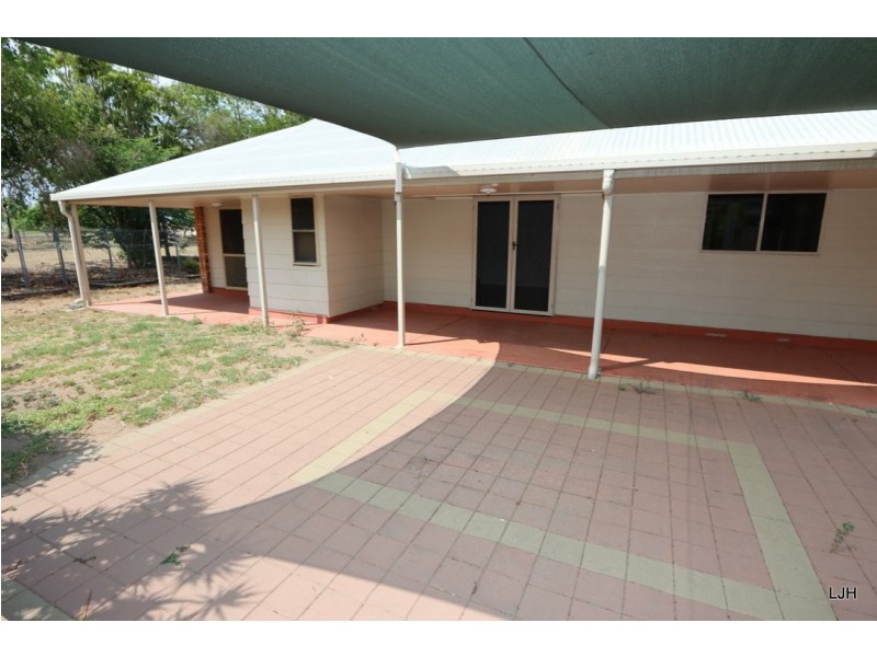 10 Peggy Court, Emerald QLD 4720