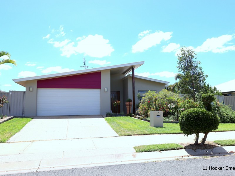 7 Lauren Drive, Emerald QLD 4720