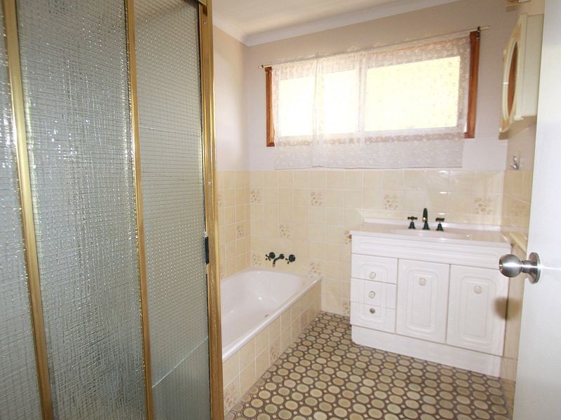 66 Moody Street, Emerald QLD 4720