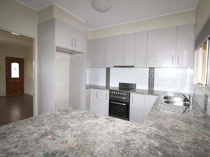9 Dearden Place, Emerald QLD 4720