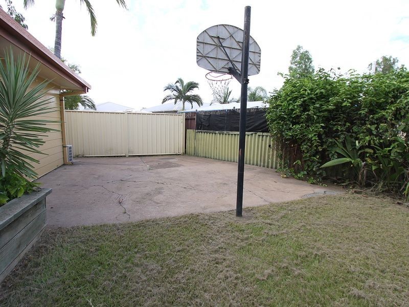 9 Dearden Place, Emerald QLD 4720