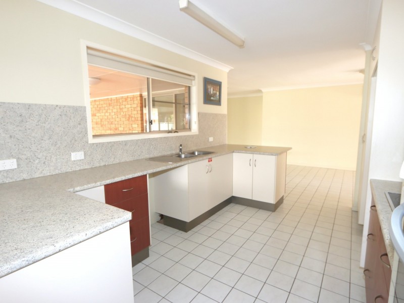 37 Bridgeman St, Emerald QLD 4720