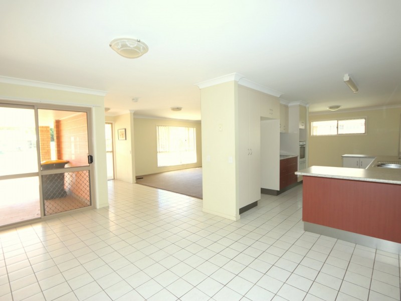 37 Bridgeman St, Emerald QLD 4720