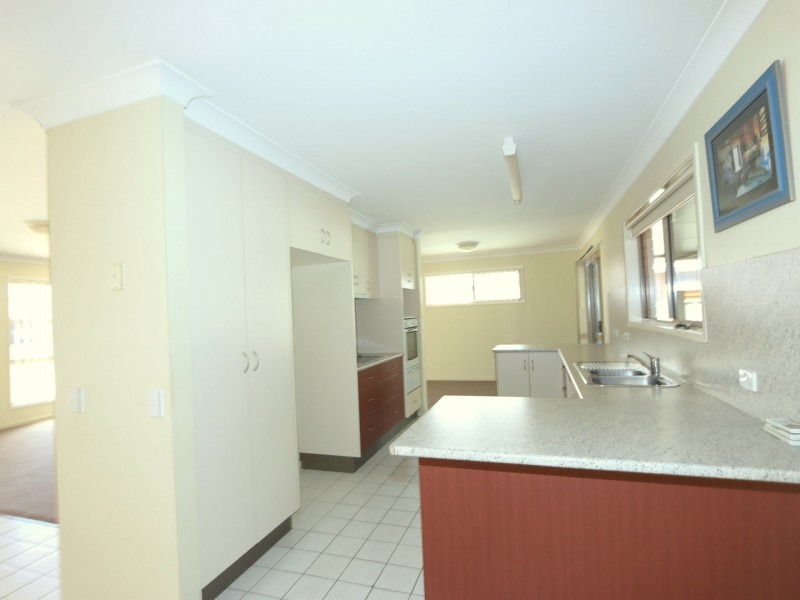 37 Bridgeman St, Emerald QLD 4720