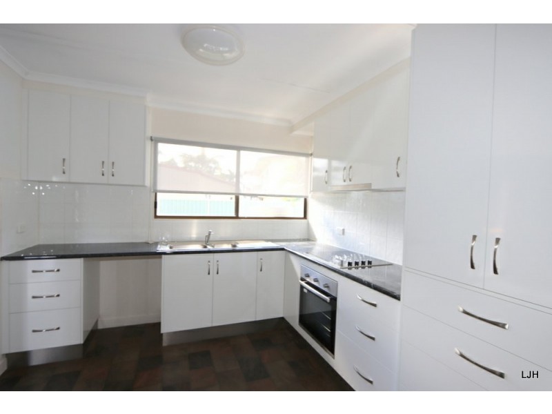 4 Batts Place, Emerald QLD 4720
