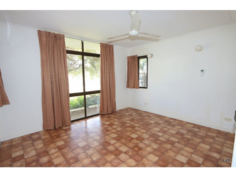 4 Batts Place, Emerald QLD 4720