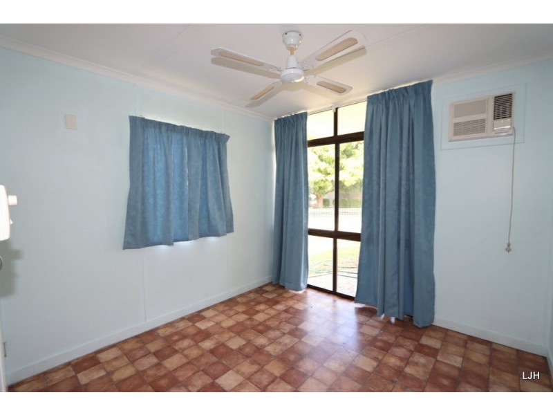 4 Batts Place, Emerald QLD 4720