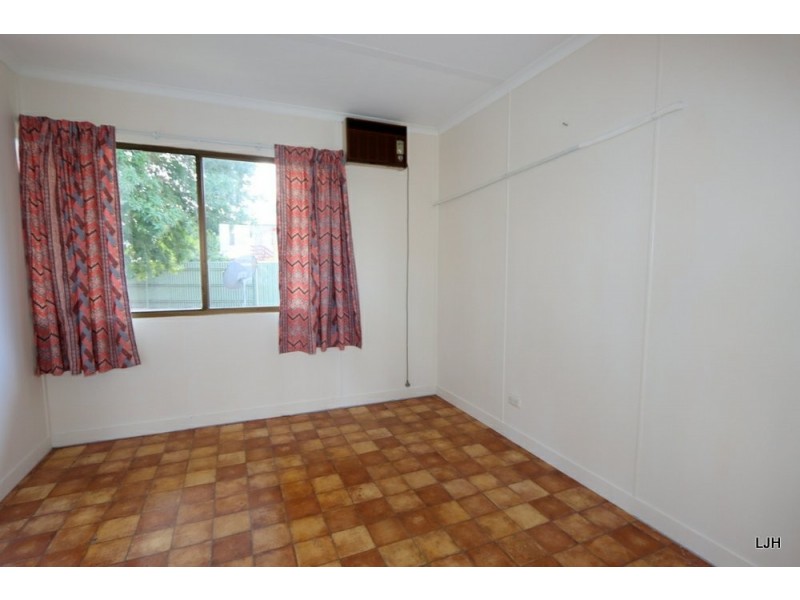 4 Batts Place, Emerald QLD 4720