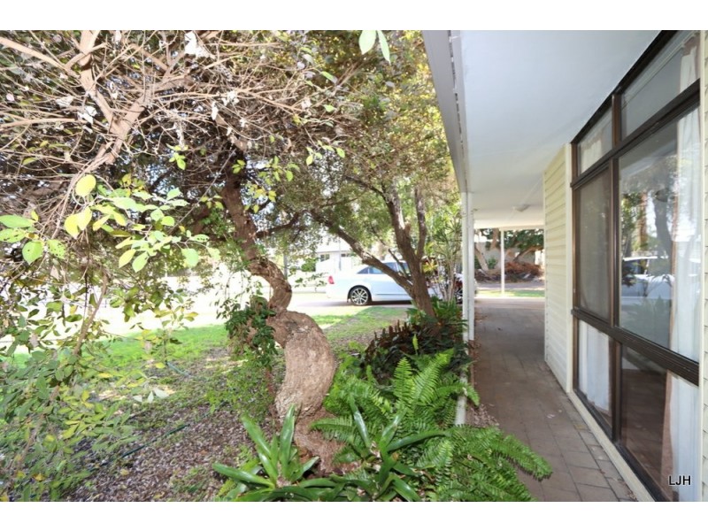 4 Batts Place, Emerald QLD 4720