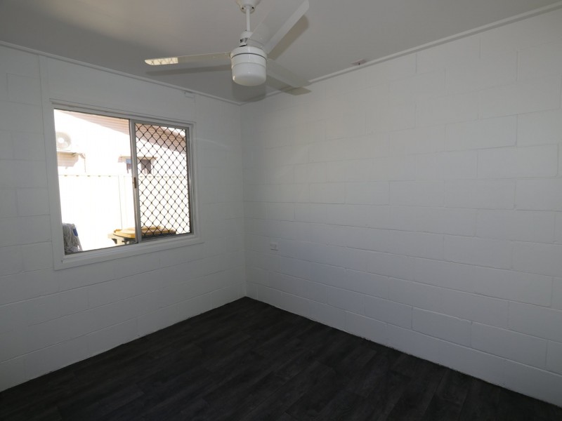 1 20 Old Airport Drive, Emerald QLD 4720