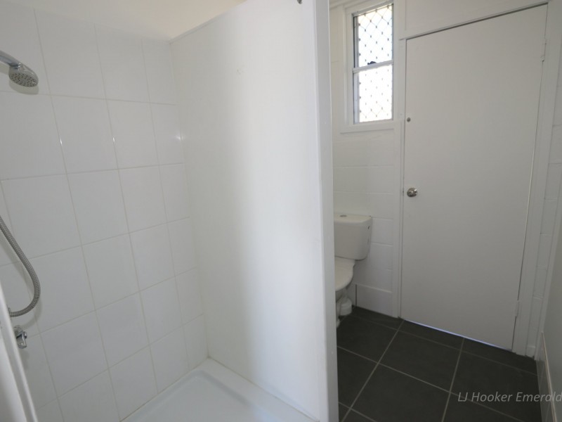 1 20 Old Airport Drive, Emerald QLD 4720