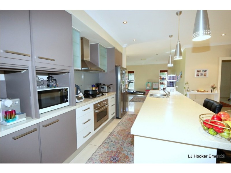 6 Cook Close, Emerald QLD 4720