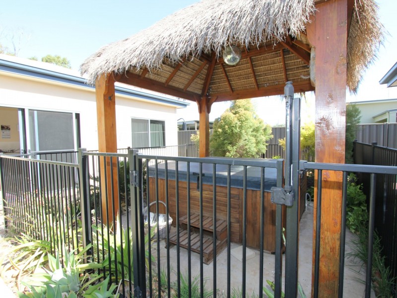 6 Cook Close, Emerald QLD 4720