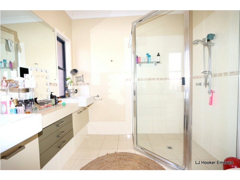 6 Cook Close, Emerald QLD 4720