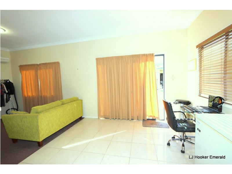 6 Cook Close, Emerald QLD 4720