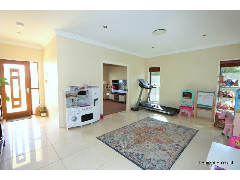 6 Cook Close, Emerald QLD 4720