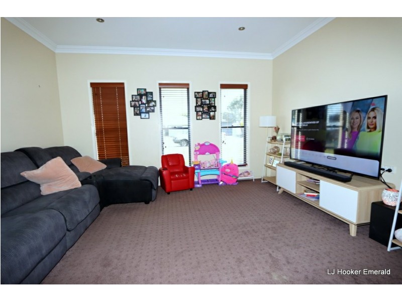 6 Cook Close, Emerald QLD 4720